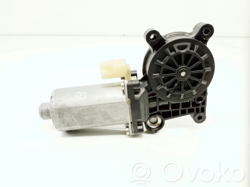BMW 3 E46 Rear door window regulator motor 