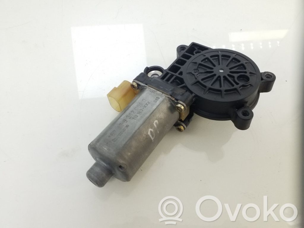 BMW 3 E46 Priekinio lango pakelėjo varikliukas 