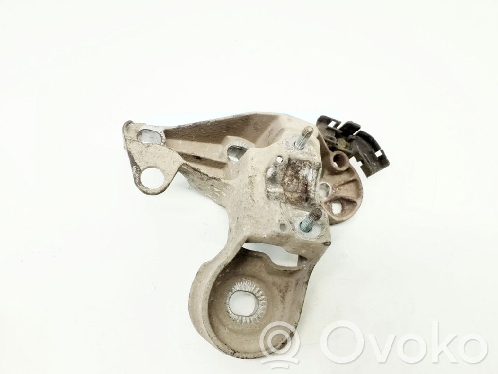 Volkswagen PASSAT B5 Engine mounting bracket 