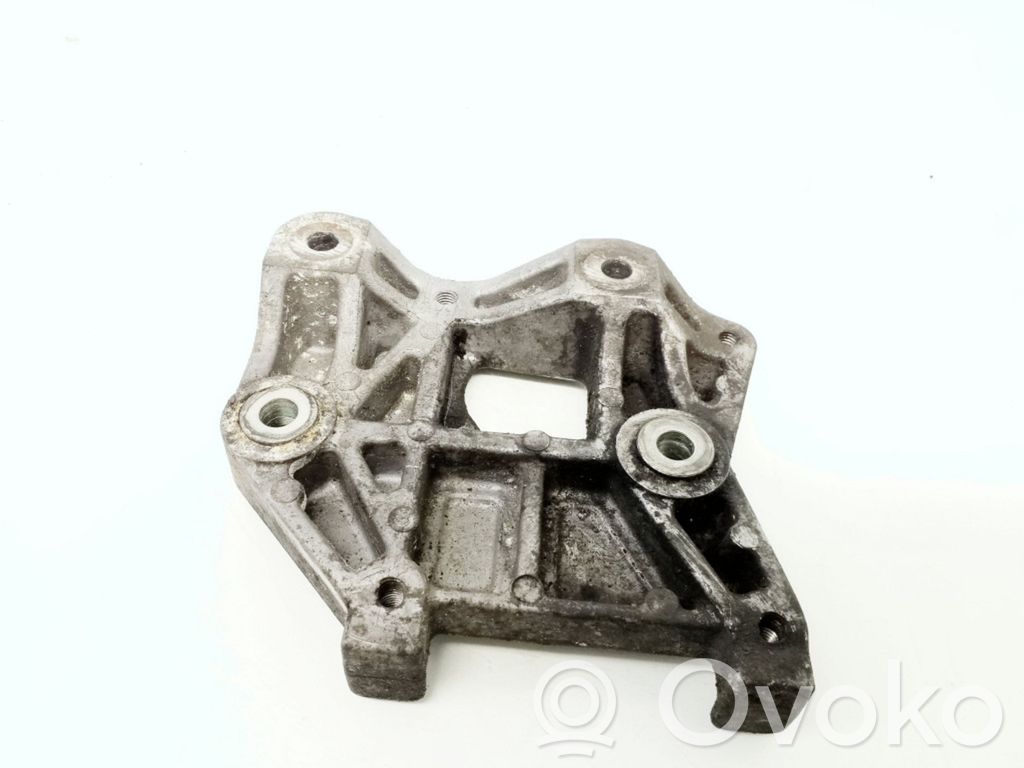 Support de compresseur de clim   RF7L16810,S5227