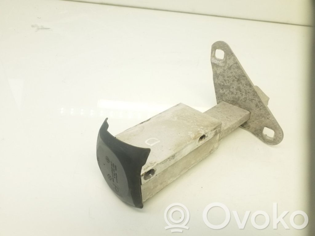 Audi A4 S4 B5 8D Aizmugurē bampera amortizators 