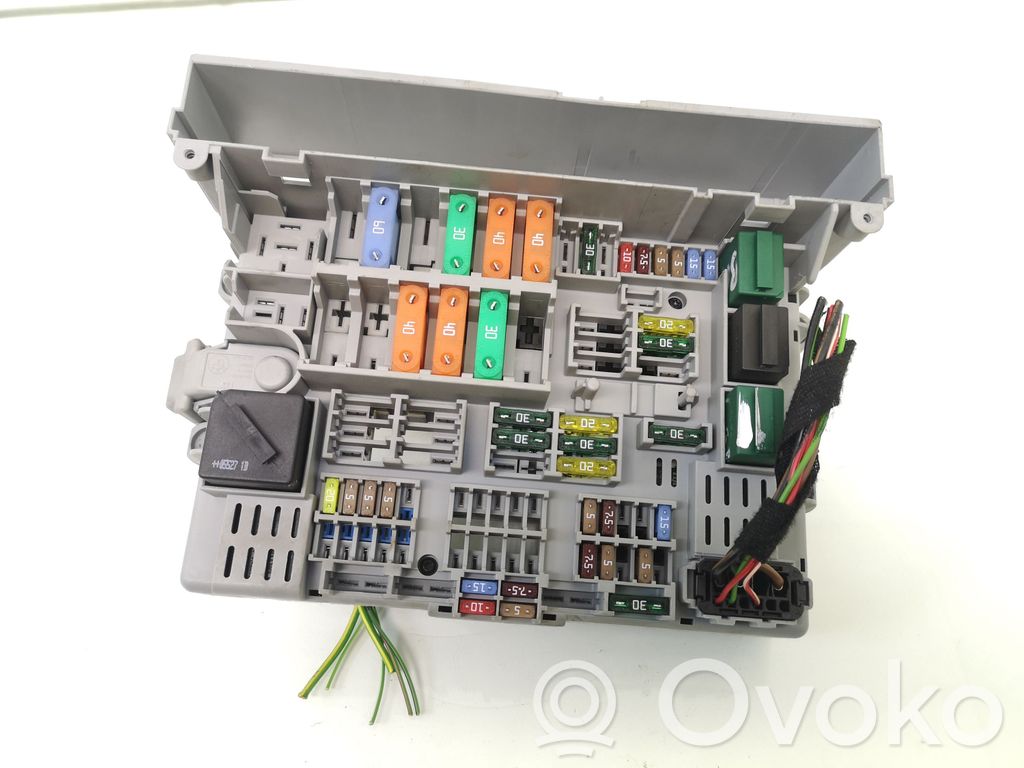 BMW 1 E81 E87 Fuse module 