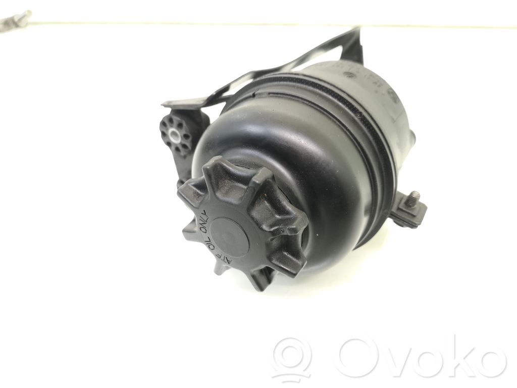BMW 5 E60 E61 Ohjaustehostimen nestesäiliö 