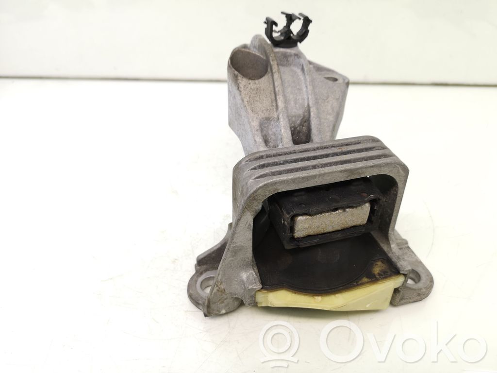 Renault Megane III Engine mount bracket 