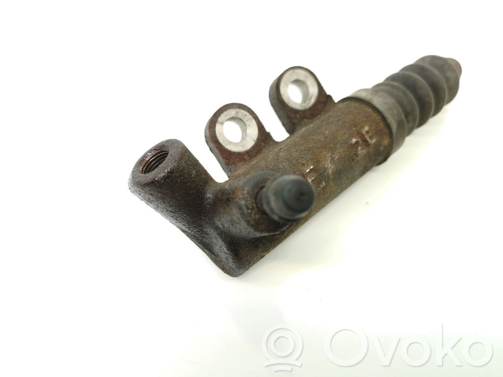 Clutch master cylinder   E2E