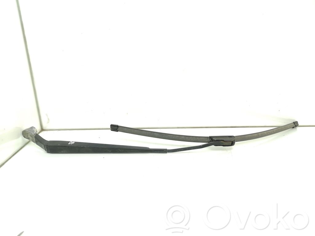 Toyota Avensis T250 Front wiper blade arm 