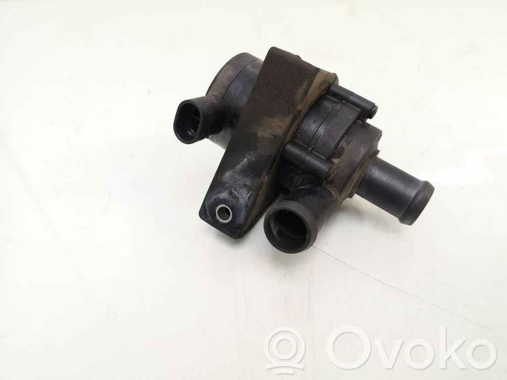 Ford Focus Pompe à eau de liquide de refroidissement 
