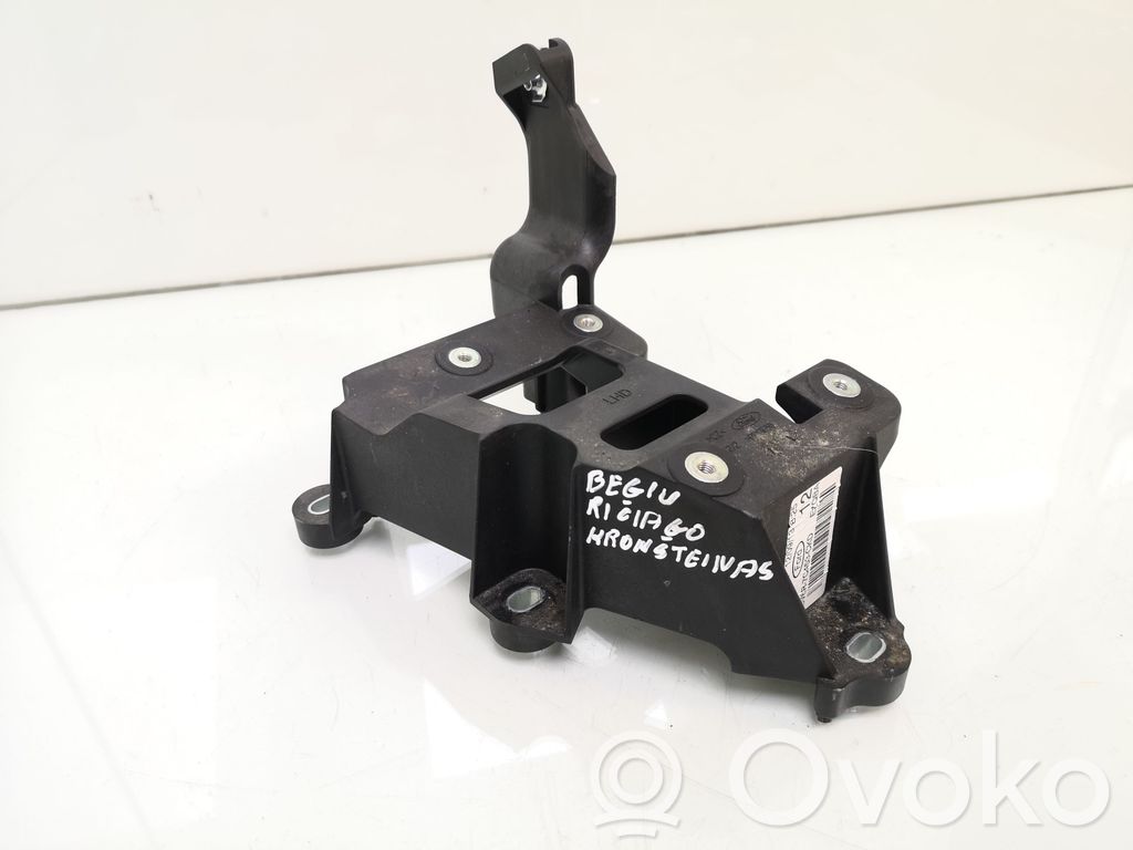 Ford Focus Gear shift cable bracket 