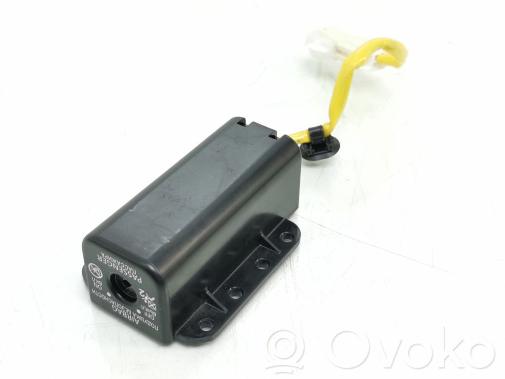 Mitsubishi ASX Passenger airbag on/off switch 
