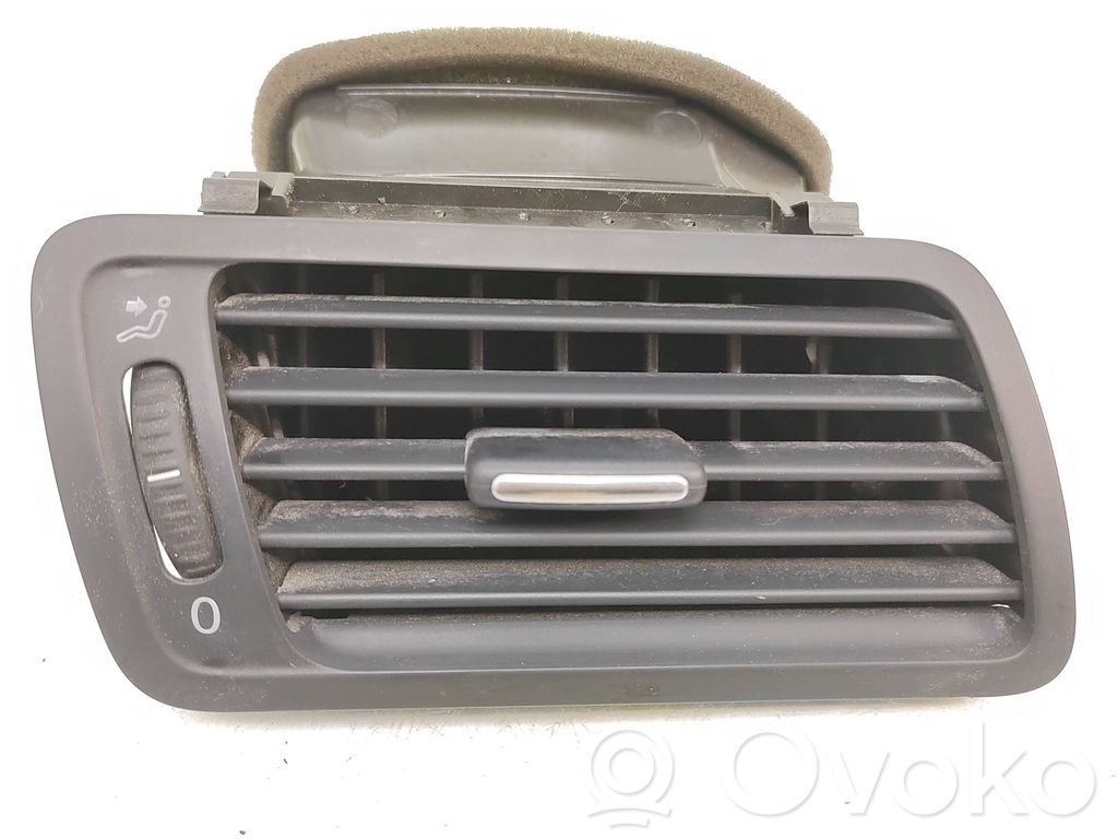 Volkswagen PASSAT B6 Grilă ventilație/ramă laterală bord 