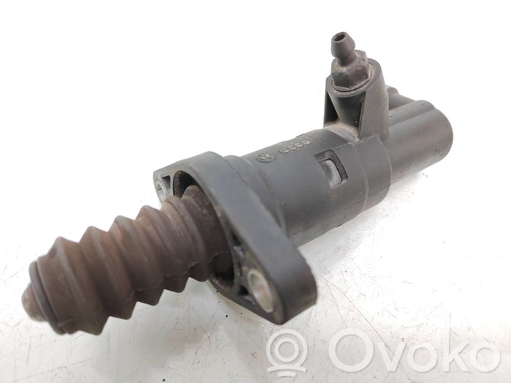 Volkswagen PASSAT B6 Główny cylinder sprzęgła 