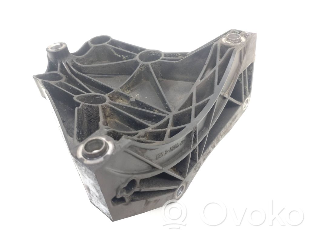 Soporte de montaje del compresor de A/C   7792202,64557792202,6455779220203,14011810
