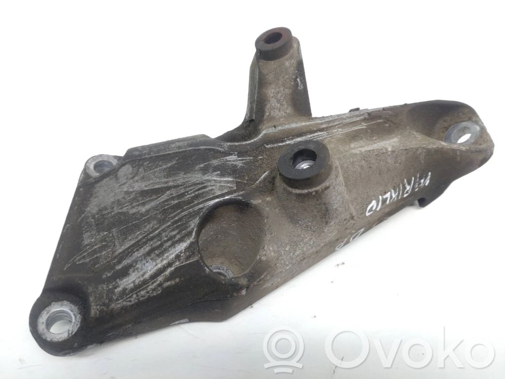 Engine mounting bracket   6776529,22116776529,24168110,2211677652902