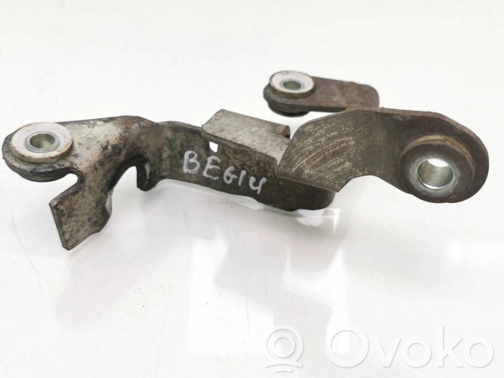 Ford Focus Gear shift cable bracket 