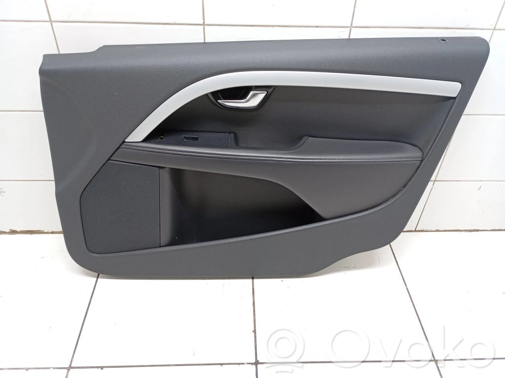 Volvo V70 Front door card panel trim 