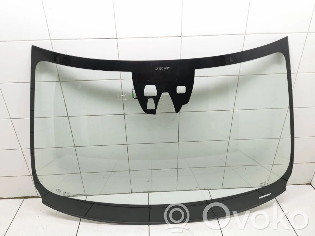 Volvo V60 Front windscreen/windshield window 