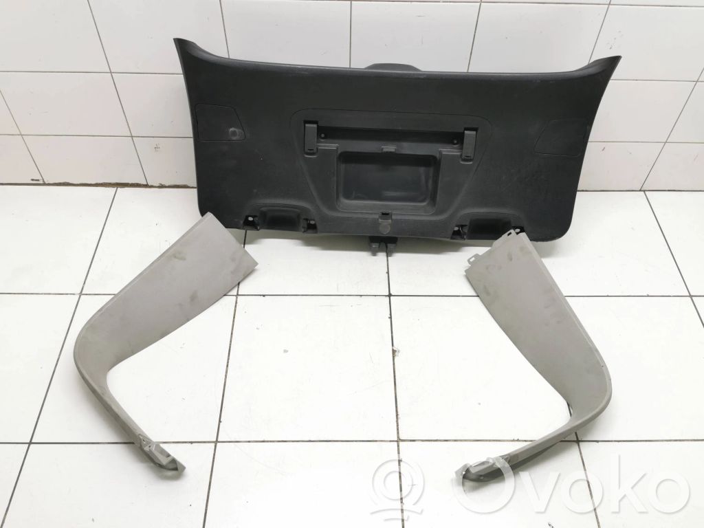 Opel Astra J Poszycie / Tapicerka tylnej klapy bagażnika 