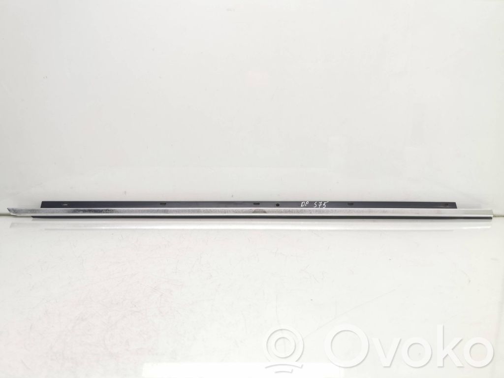 Audi A6 S6 C6 4F Listón embellecedor de la ventana de la puerta delantera 