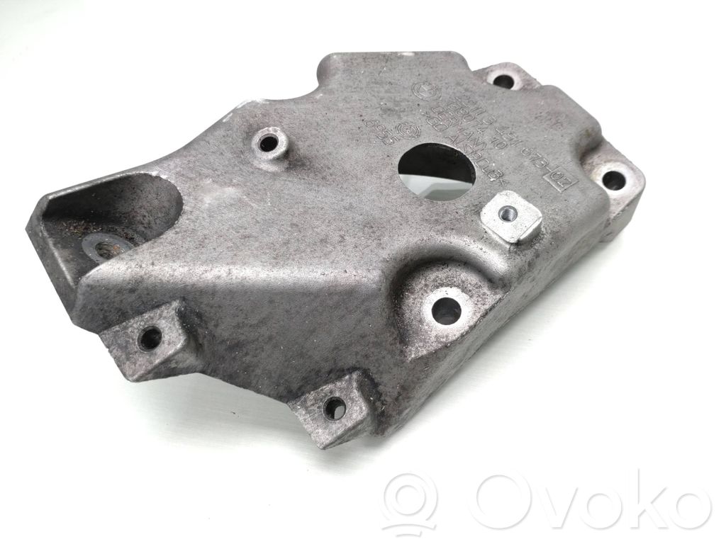 BMW X3 E83 Engine mounting bracket 