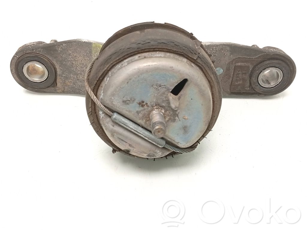 Volvo V40 Engine mount bracket 