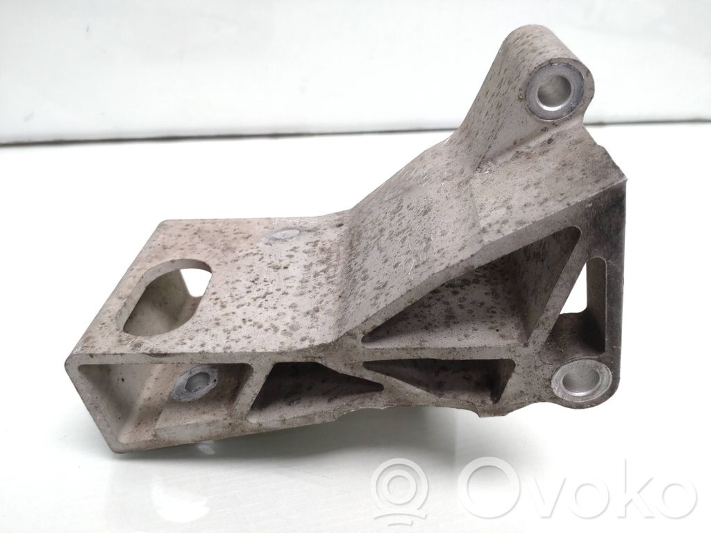 Volvo XC90 Gearbox mounting bracket 