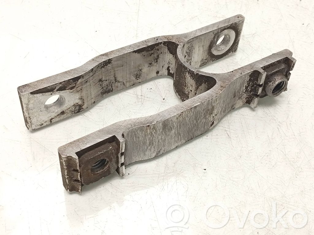 Volvo V40 Gearbox mounting bracket 