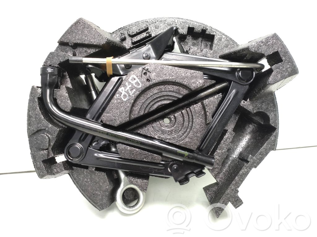 Volvo V40 Tool set 