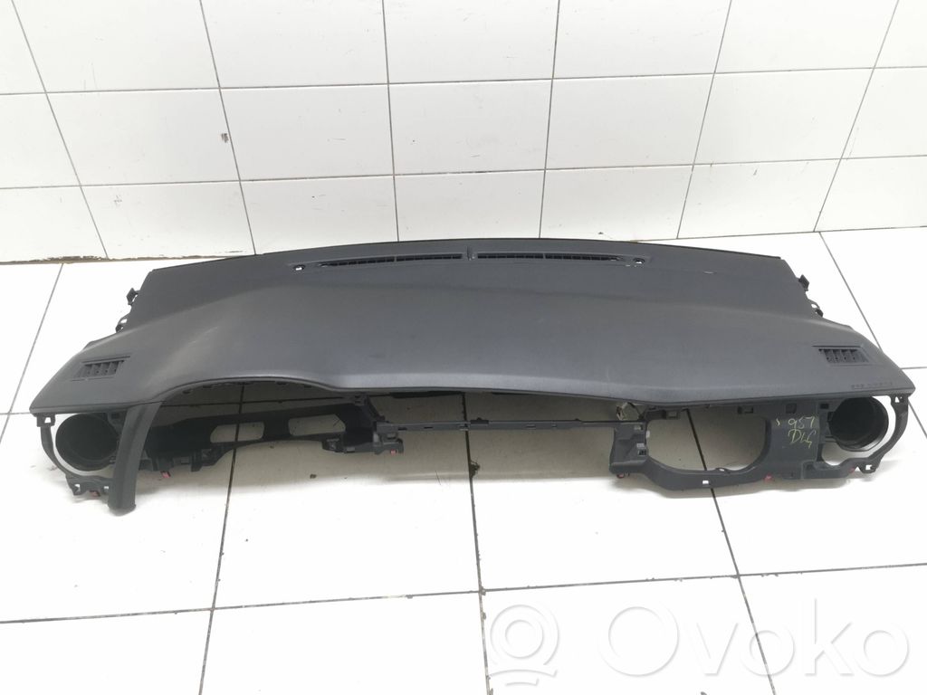 Toyota Auris E180 Panelė 