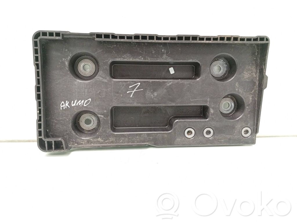 Volkswagen PASSAT B8 Vassoio batteria