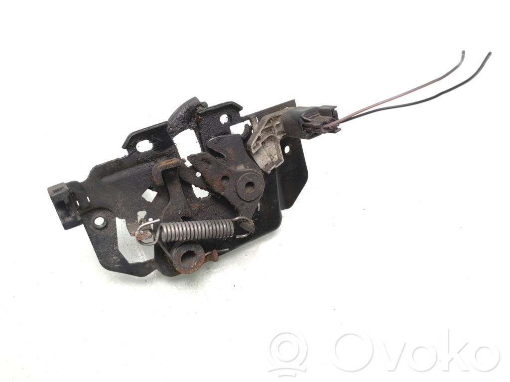 Ford Fiesta Dzinēja pārsega slēdzene 