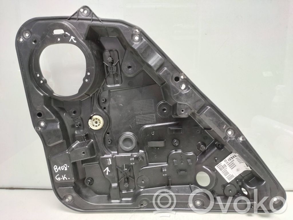 Mercedes-Benz A W176 Mechanizm podnoszenia szyby tylnej bez silnika 