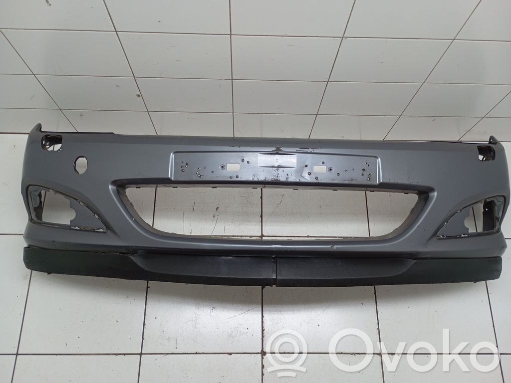 Opel Astra H Priekinis bamperis 