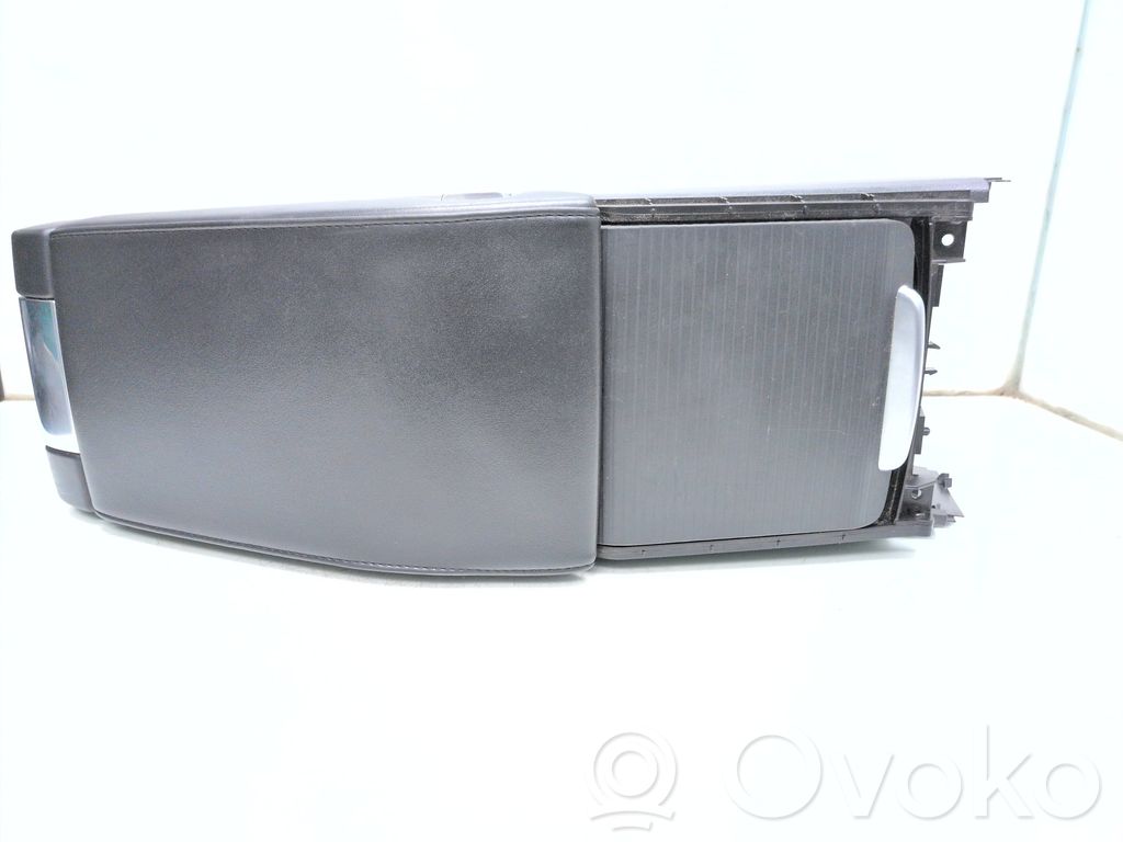 Armrest   30722406,39997575,1337090,1580572,39870768