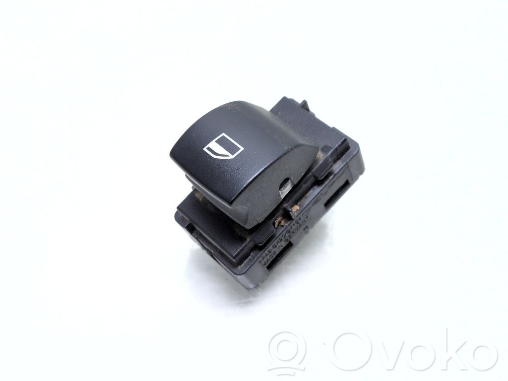 Electric window control switch   9113931