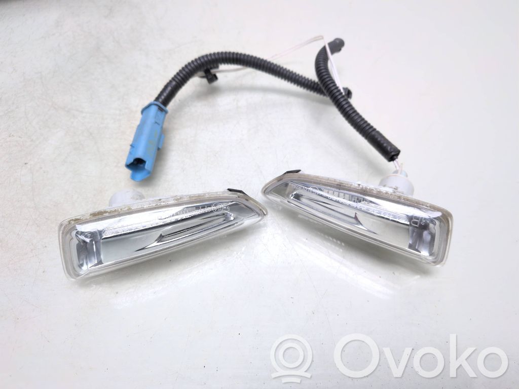 Opel Grandland X Semnalizator bară față 