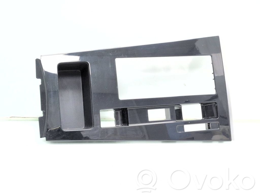Opel Astra L Rivestimento in plastica cornice della leva del cambio 