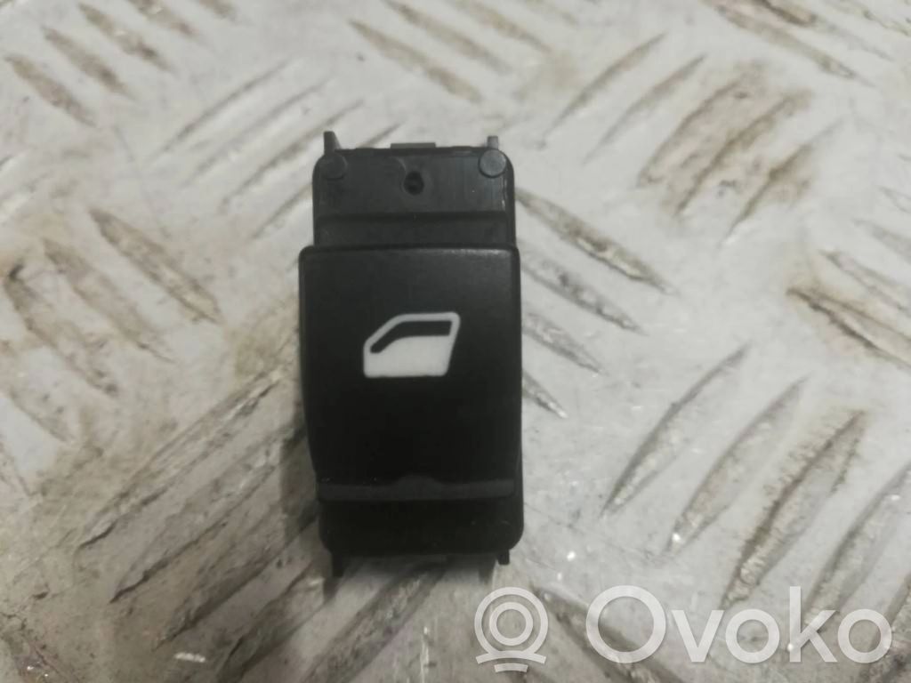Citroen C3 Aircross Electric window control switch 