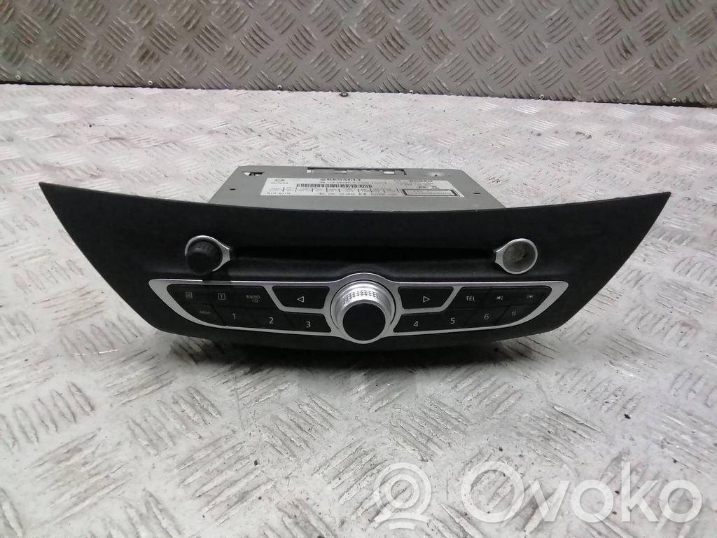 Renault Laguna III Panel / Radioodtwarzacz CD/DVD/GPS 