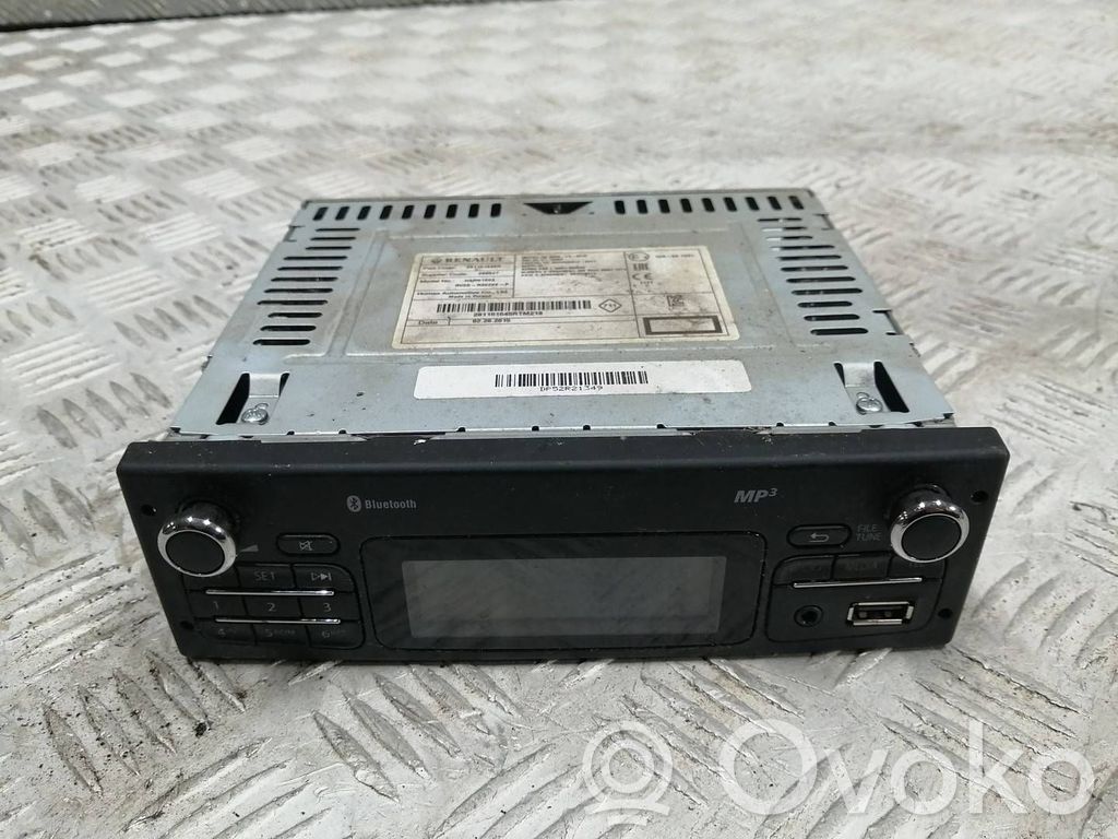 Renault Kangoo II Panel / Radioodtwarzacz CD/DVD/GPS 