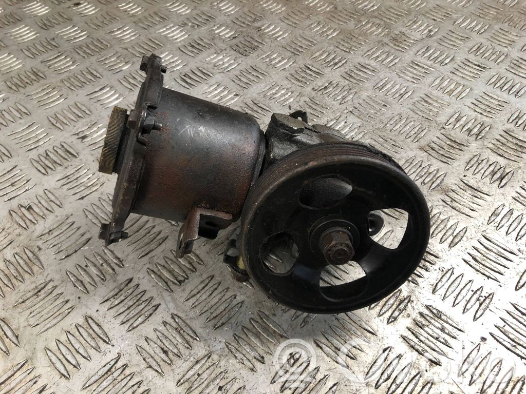 Subaru Forester SF Ohjaustehostimen pumppu 