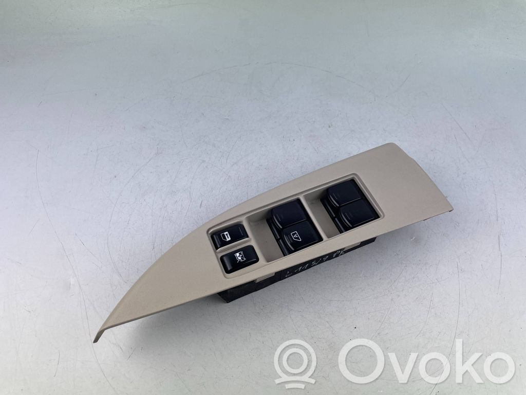 Subaru Legacy Electric window control switch 
