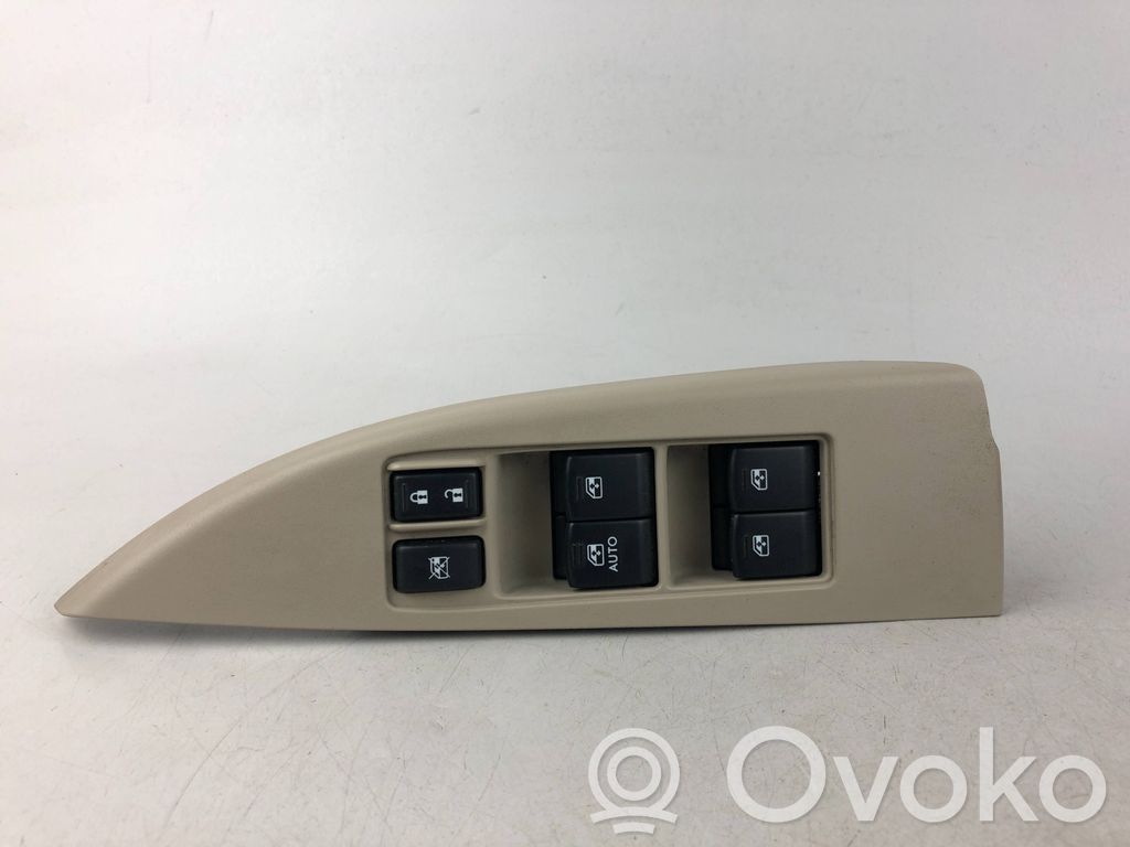 Subaru Outback Electric window control switch 