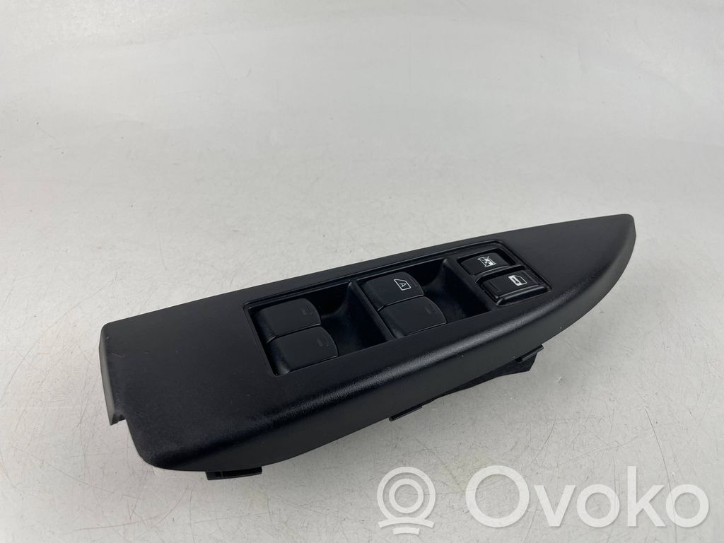 Subaru Legacy Electric window control switch 