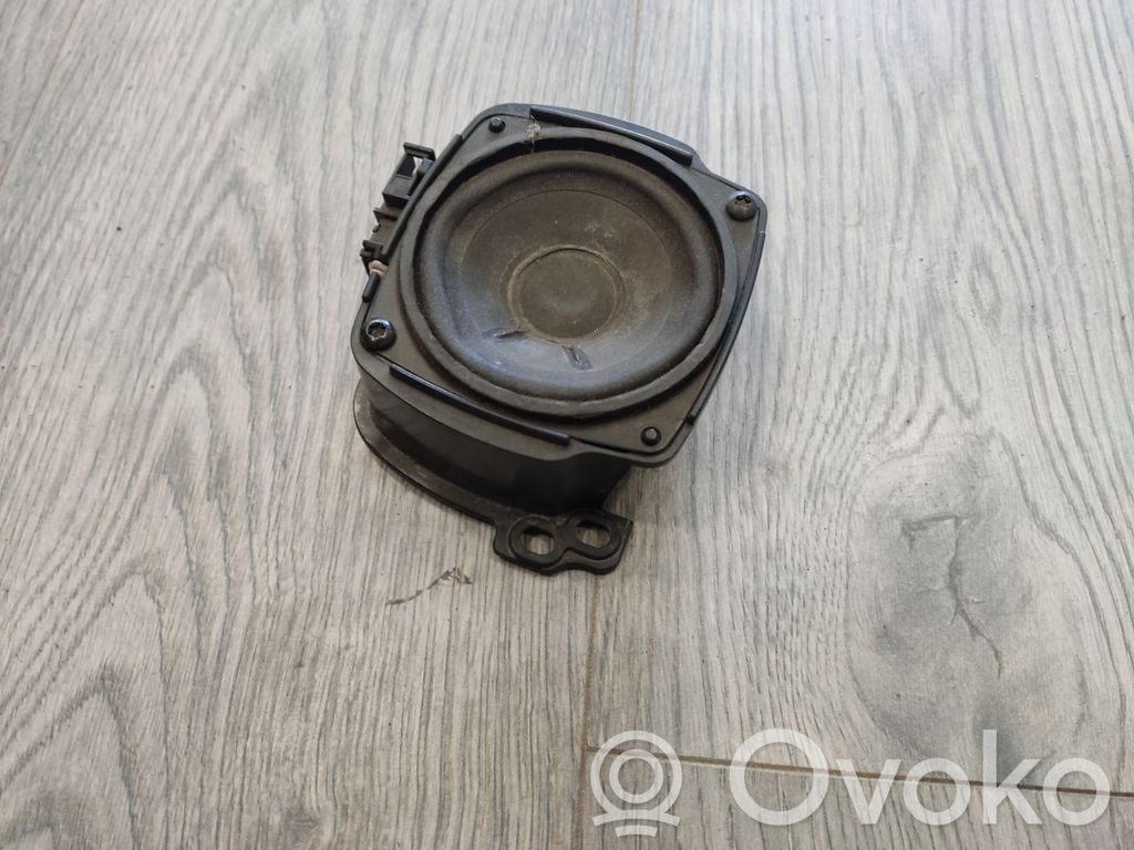 Audi A8 S8 D3 4E Takaoven kaiutin 