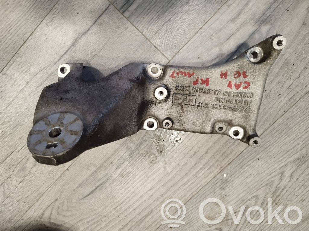 Engine mounting bracket   7P0199307