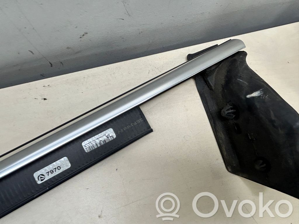 Audi A8 S8 D4 4H Listwa / Uszczelka szyby drzwi przednich 