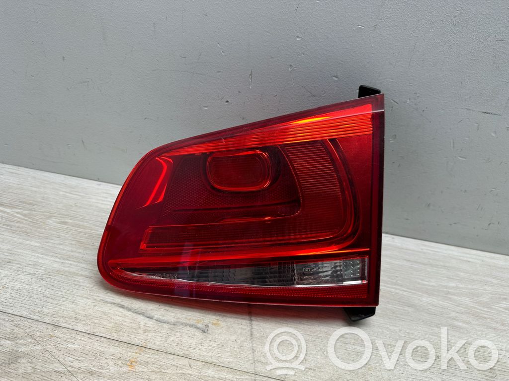 Volkswagen Touareg II Lampy tylnej klapy bagażnika 