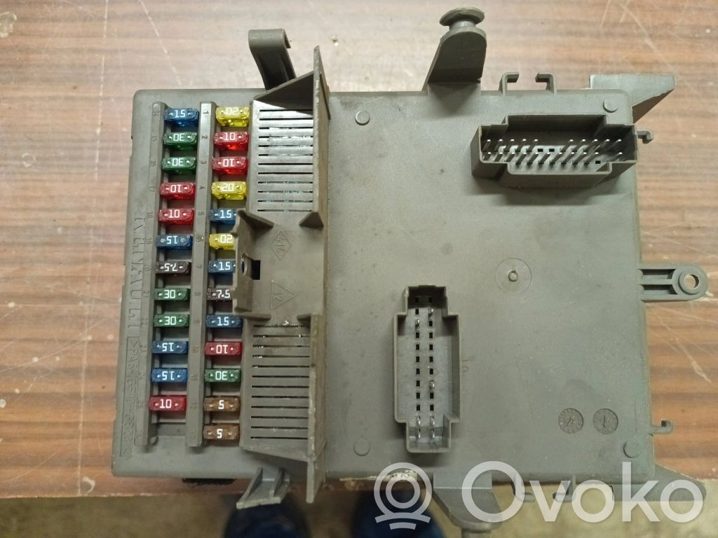 Renault Laguna II Módulo de fusible 