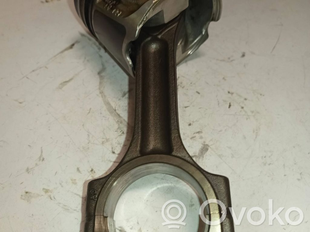 Renault Trafic II (X83) Piston with connecting rod 