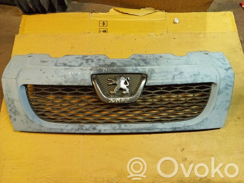 Peugeot Boxer Etupuskurin ylempi jäähdytinsäleikkö 